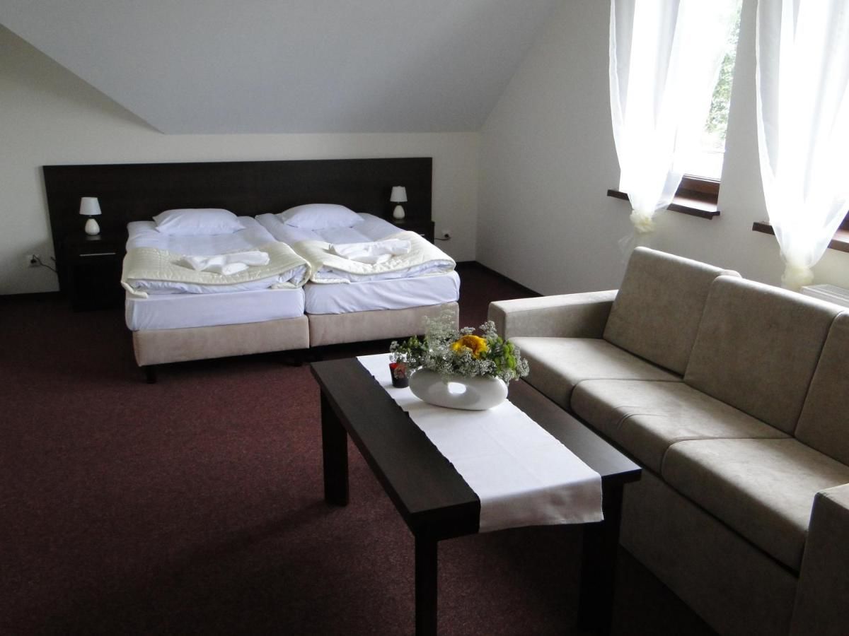 Отель Hotel Cynamon Tokarnia