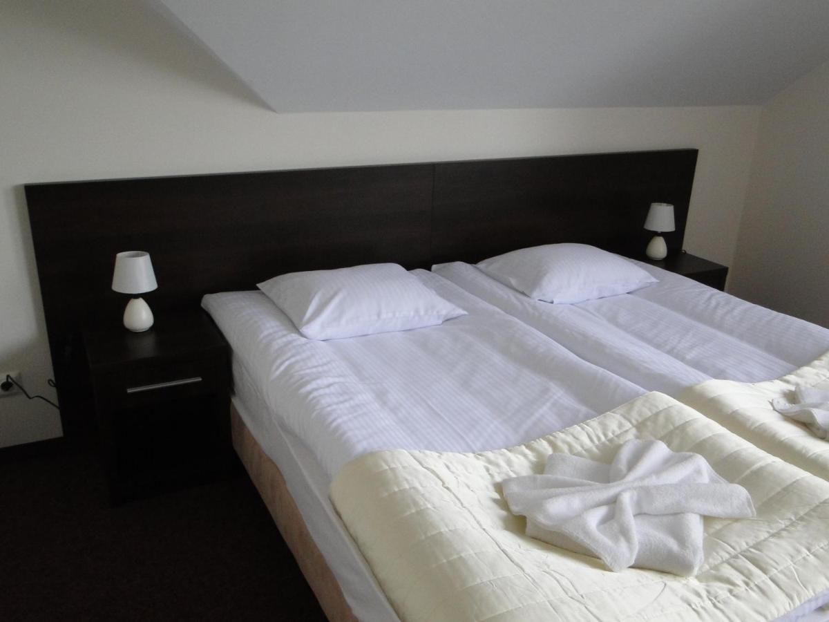 Отель Hotel Cynamon Tokarnia-18